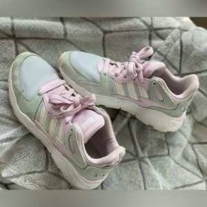 Women’s Adidas size 7 sneaker